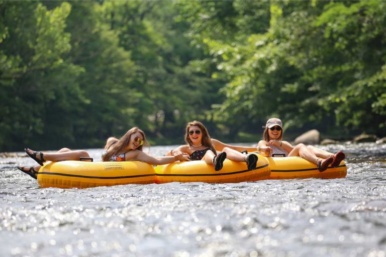 tubing in townsend tennessee 768x512