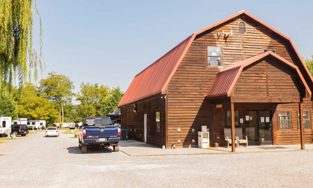 whispering-river-resort-event-center-near-townsend-tennessee